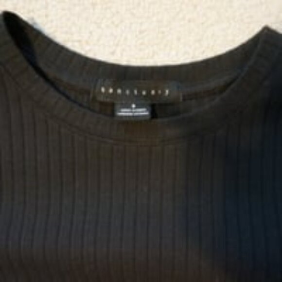 Black mini dress - Picture 3 of 3